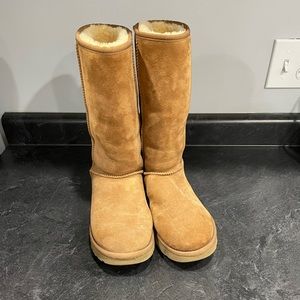 EUC Chestnut Tall Classic Ugg